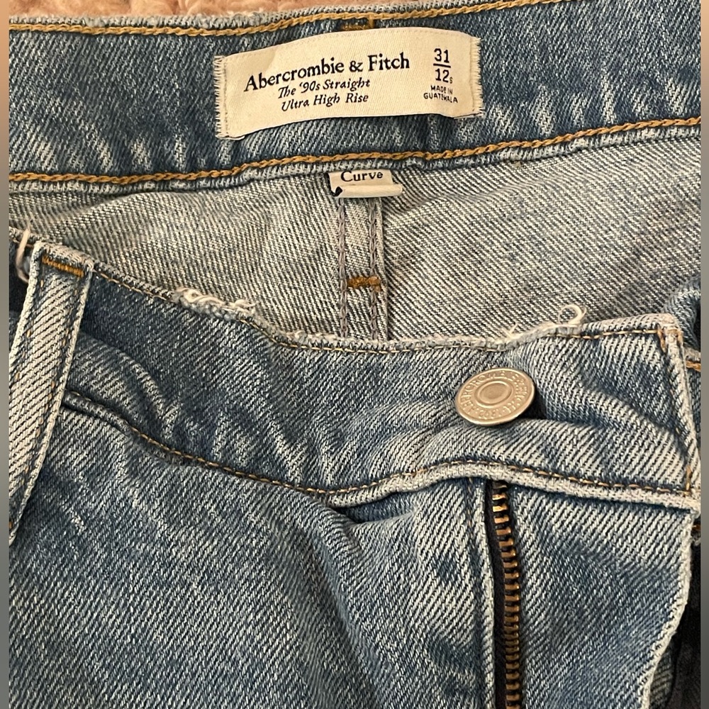 Abercrombie & Fitch Curve Love 90s Ultra High Rise Straight Jeans